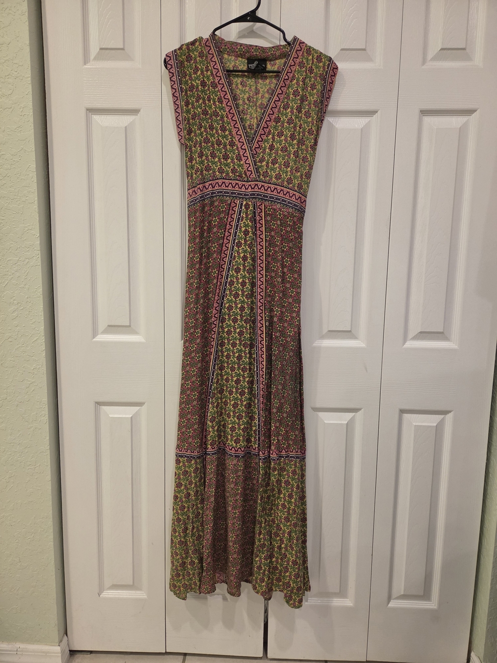 Sleeveless V-Neck Floral Maxi Dress in Green and Pink